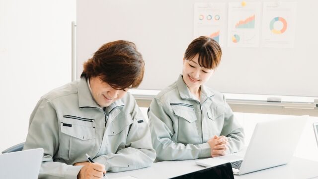 作業する人たち
